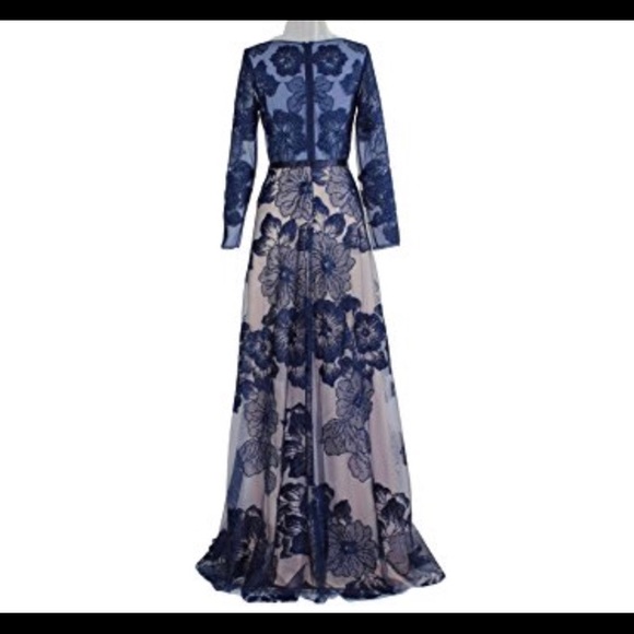 🆕Long Sleeve Embroidery Lace Evening Gown - Picture 4 of 5